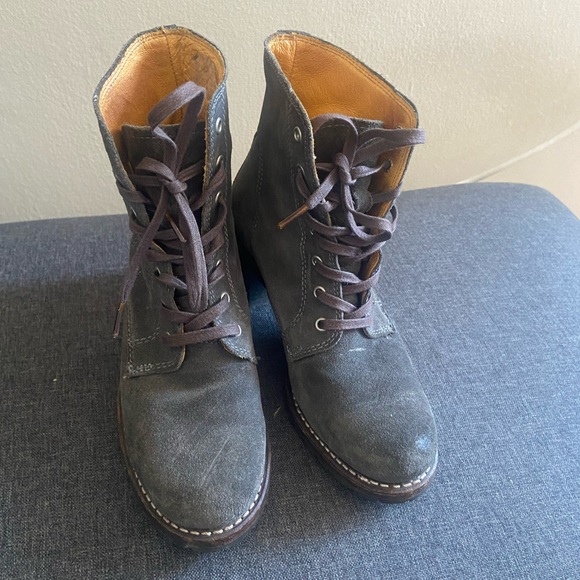 FRYE suede lace up boot with leather lining inside - Picture 5 of 7